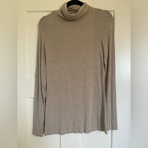 Cabi Turtleneck Size M - Picture 1 of 3